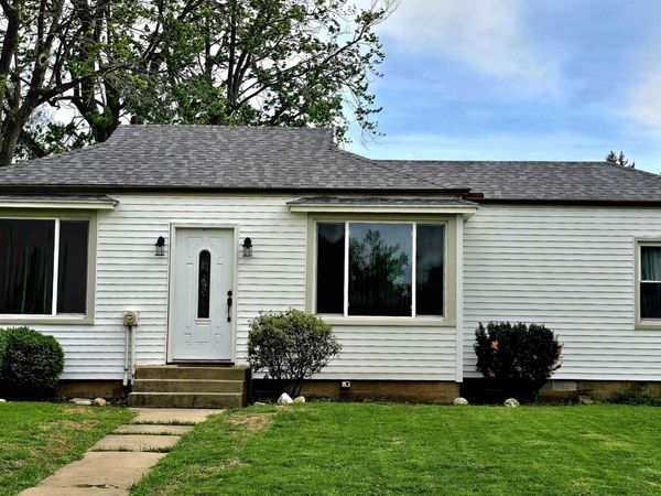 110 E Park Avenue , Deer Creek, IL 61733