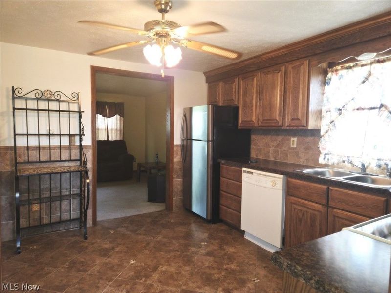 16763 Kinsman Road, Middlefield, OH 44062 Photo 2