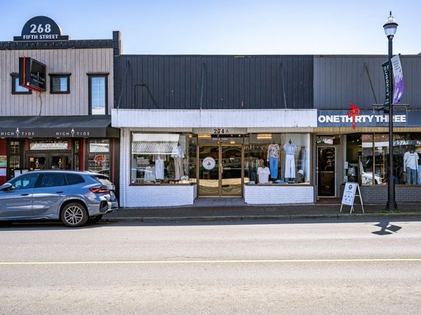 274 5th St , Unit A, Courtenay, BC V9N 1J6