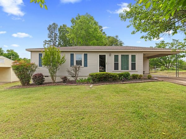 24 Smith St, Florence, AL 35630