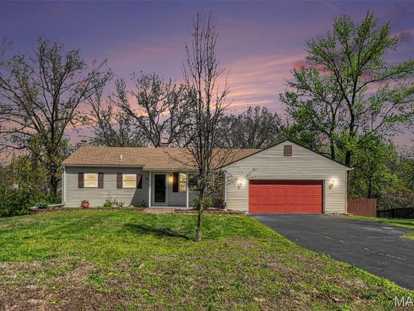 915 Coronet Drive , Ballwin, MO 63011