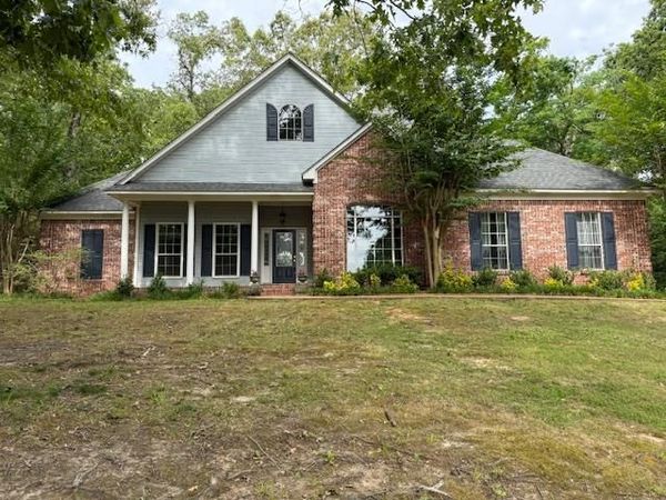 100 Nottingham Drive, Batesville, MS 38606