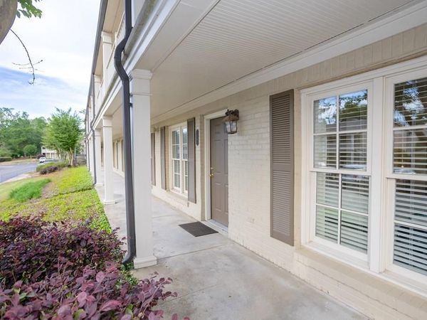 119 Chestnut St, Apt 127, Oxford, MS 38655
