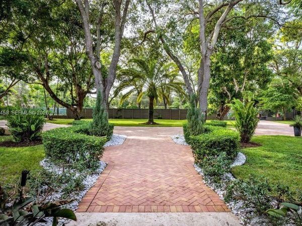 7405 SW 79th Ct , Miami, FL 33143