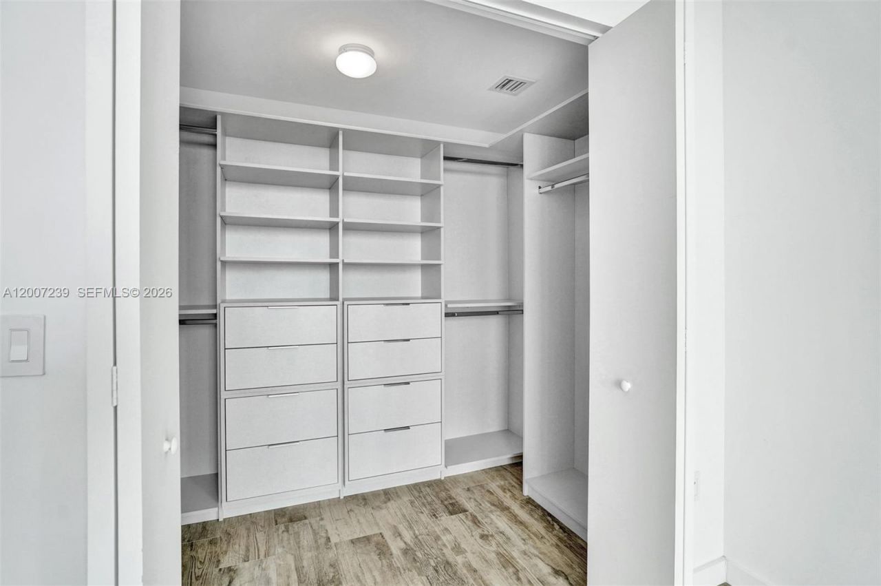 650 NE 32nd St , Unit 1001, Miami, FL 33137 Photo