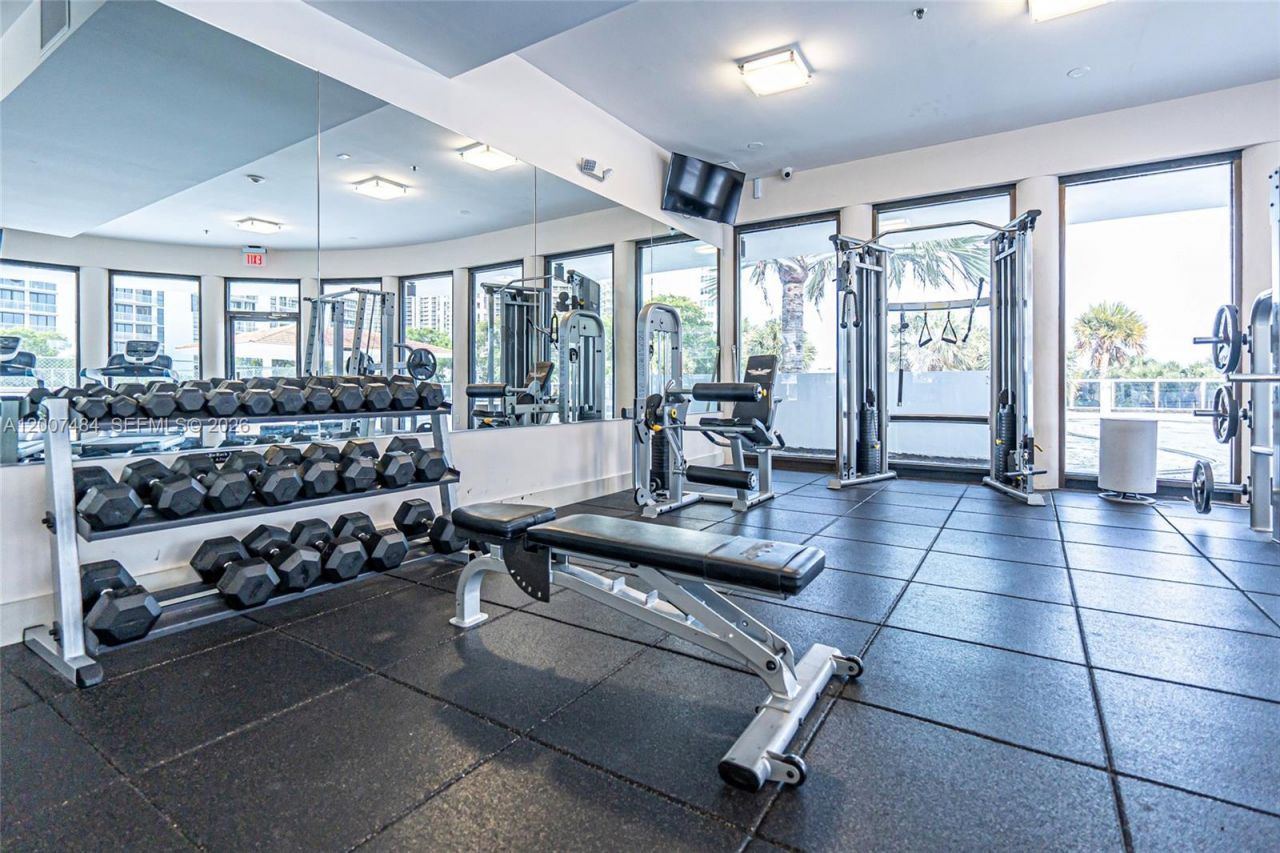 20505 E Country Club Dr , Unit 931, Aventura, FL 33180 Photo