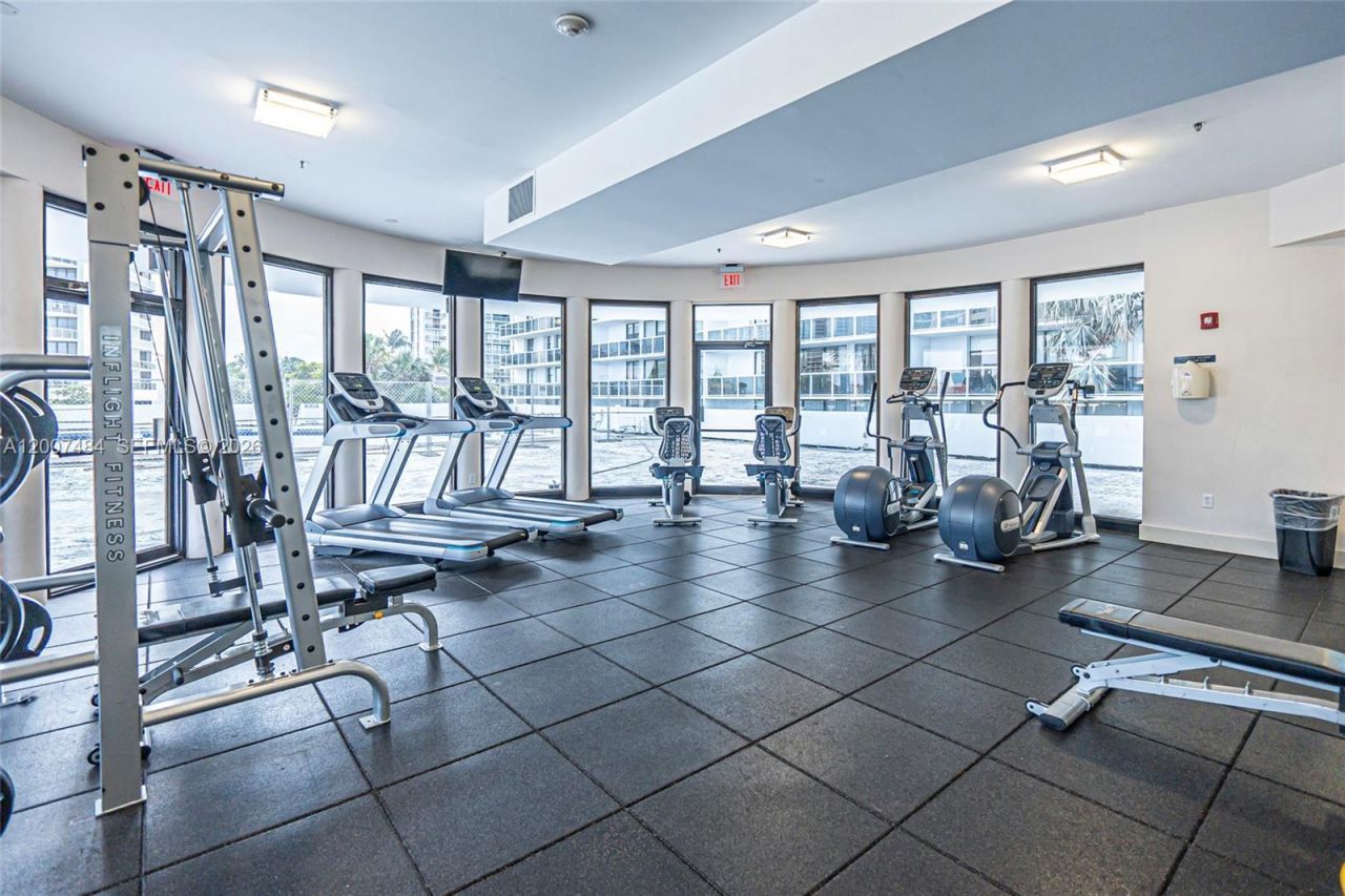 20505 E Country Club Dr , Unit 931, Aventura, FL 33180 Photo