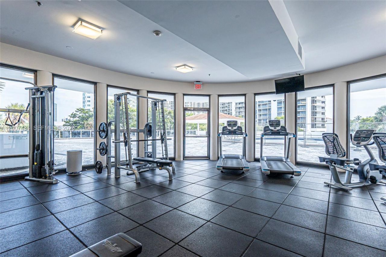 20505 E Country Club Dr , Unit 931, Aventura, FL 33180 Photo