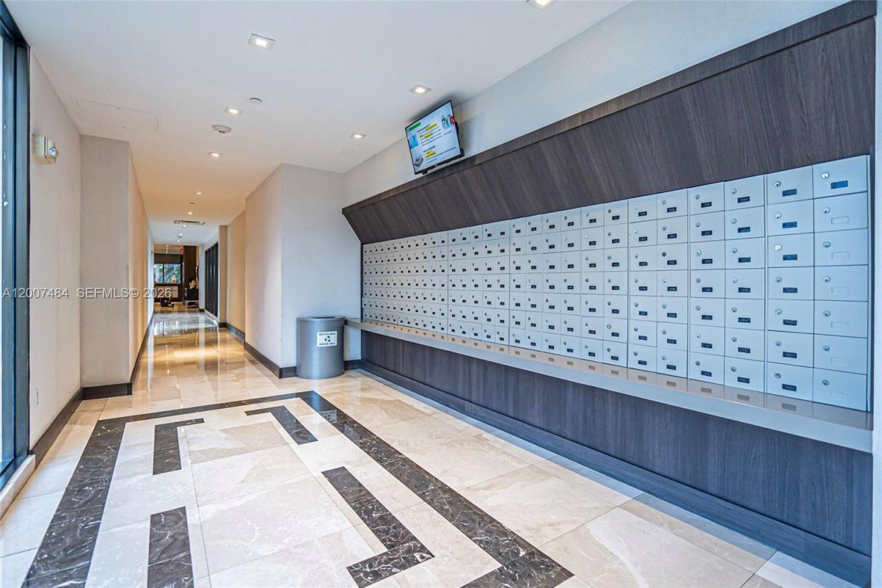 20505 E Country Club Dr , Unit 931, Aventura, FL 33180 Photo
