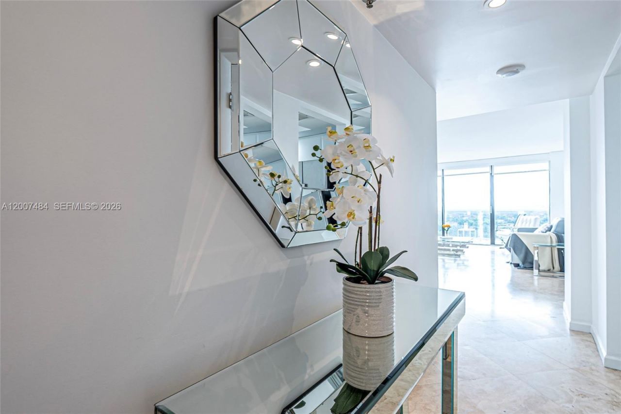 20505 E Country Club Dr , Unit 931, Aventura, FL 33180 Photo