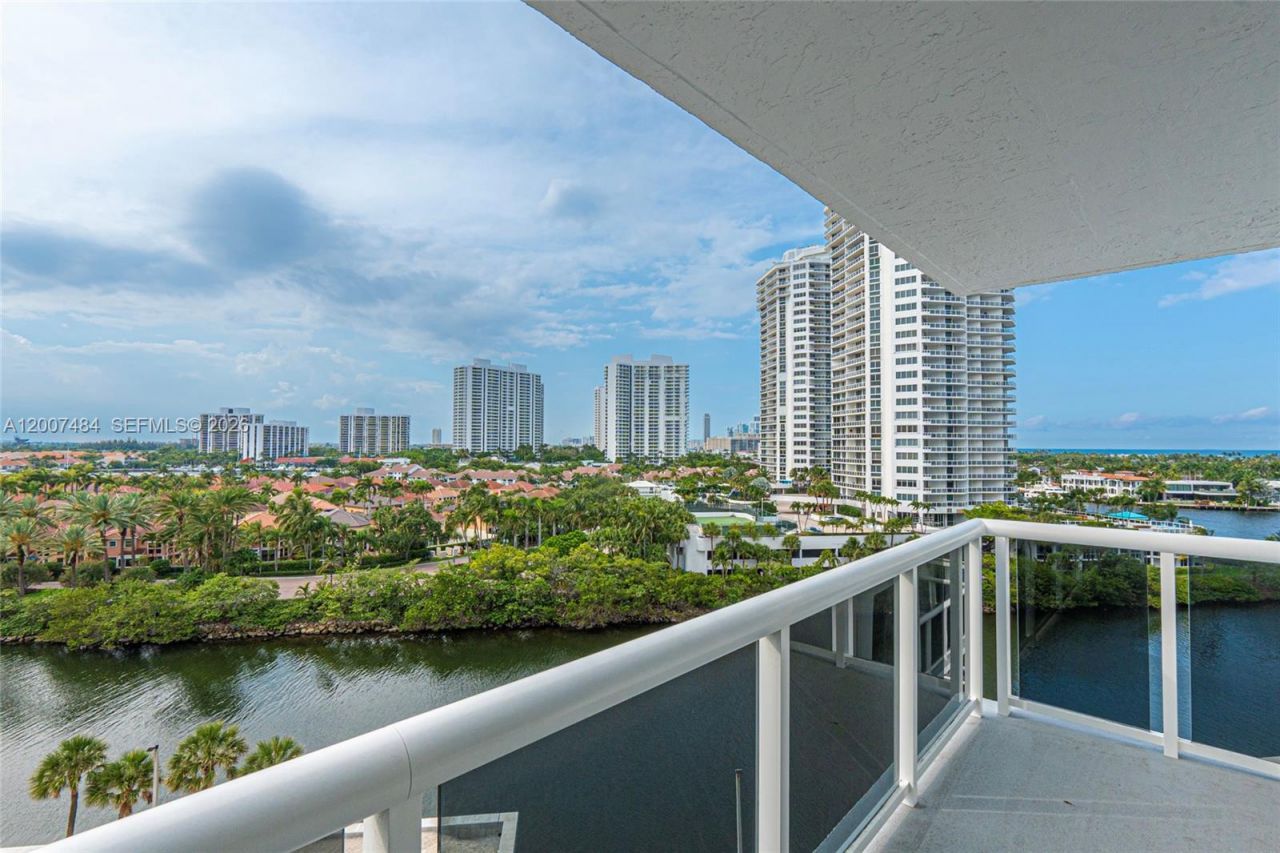 20505 E Country Club Dr , Unit 931, Aventura, FL 33180 Photo
