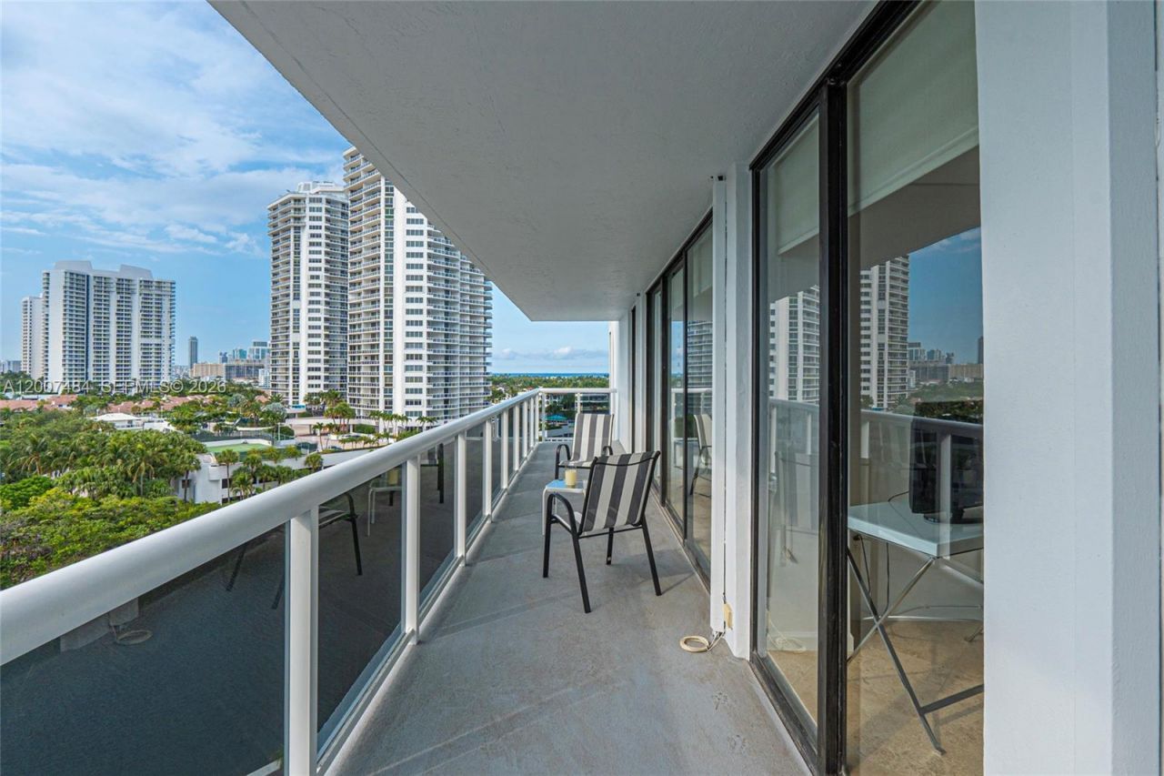 20505 E Country Club Dr , Unit 931, Aventura, FL 33180 Photo