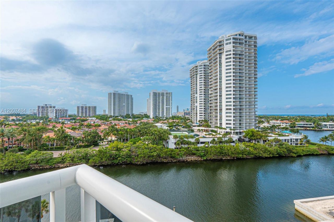 20505 E Country Club Dr , Unit 931, Aventura, FL 33180 Photo