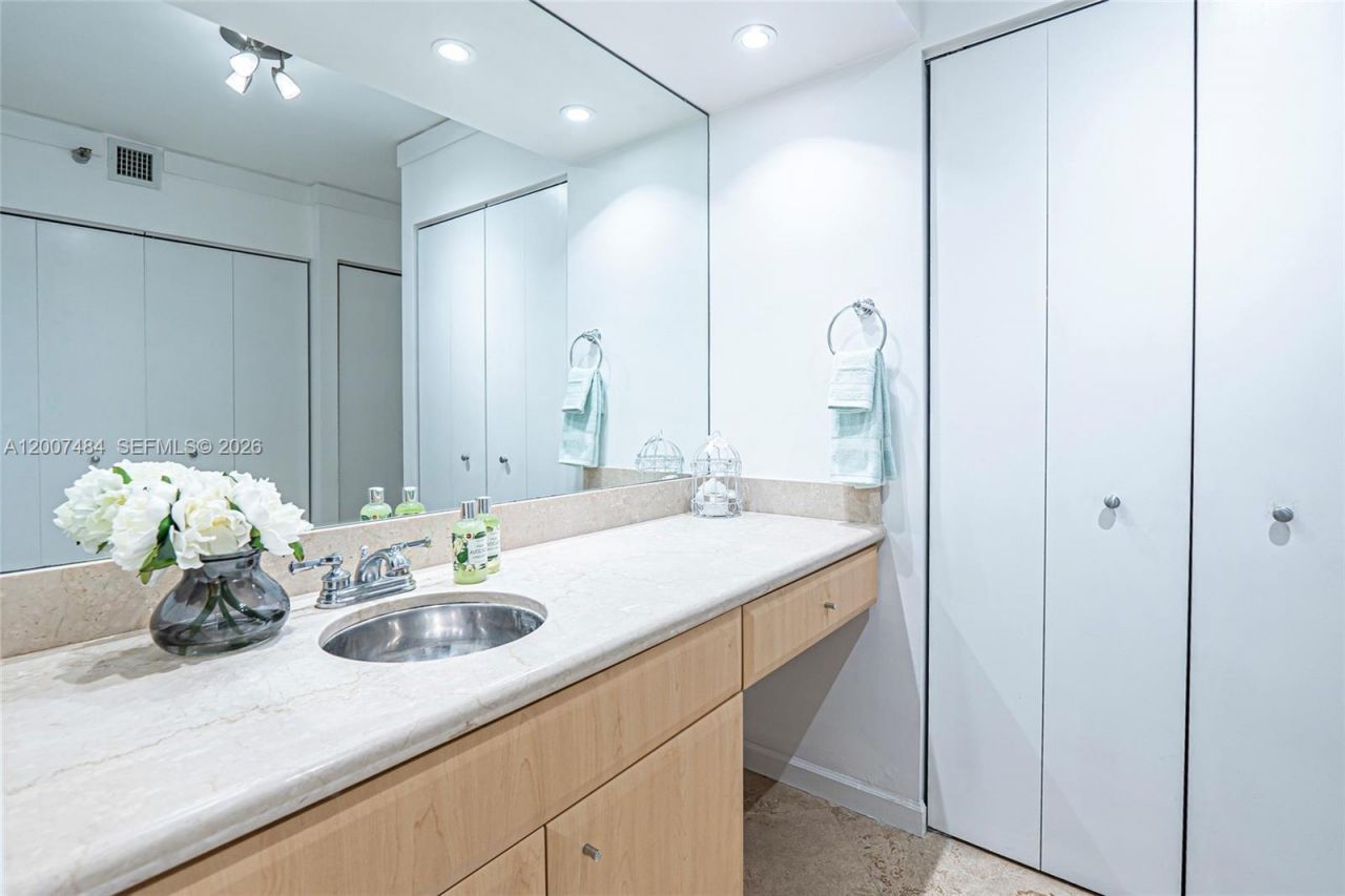 20505 E Country Club Dr , Unit 931, Aventura, FL 33180 Photo