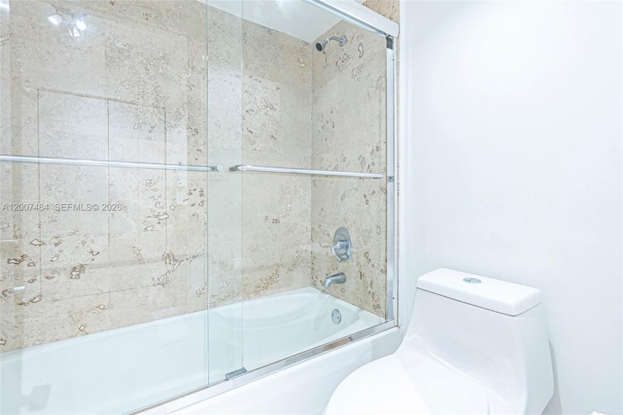 20505 E Country Club Dr , Unit 931, Aventura, FL 33180 Photo