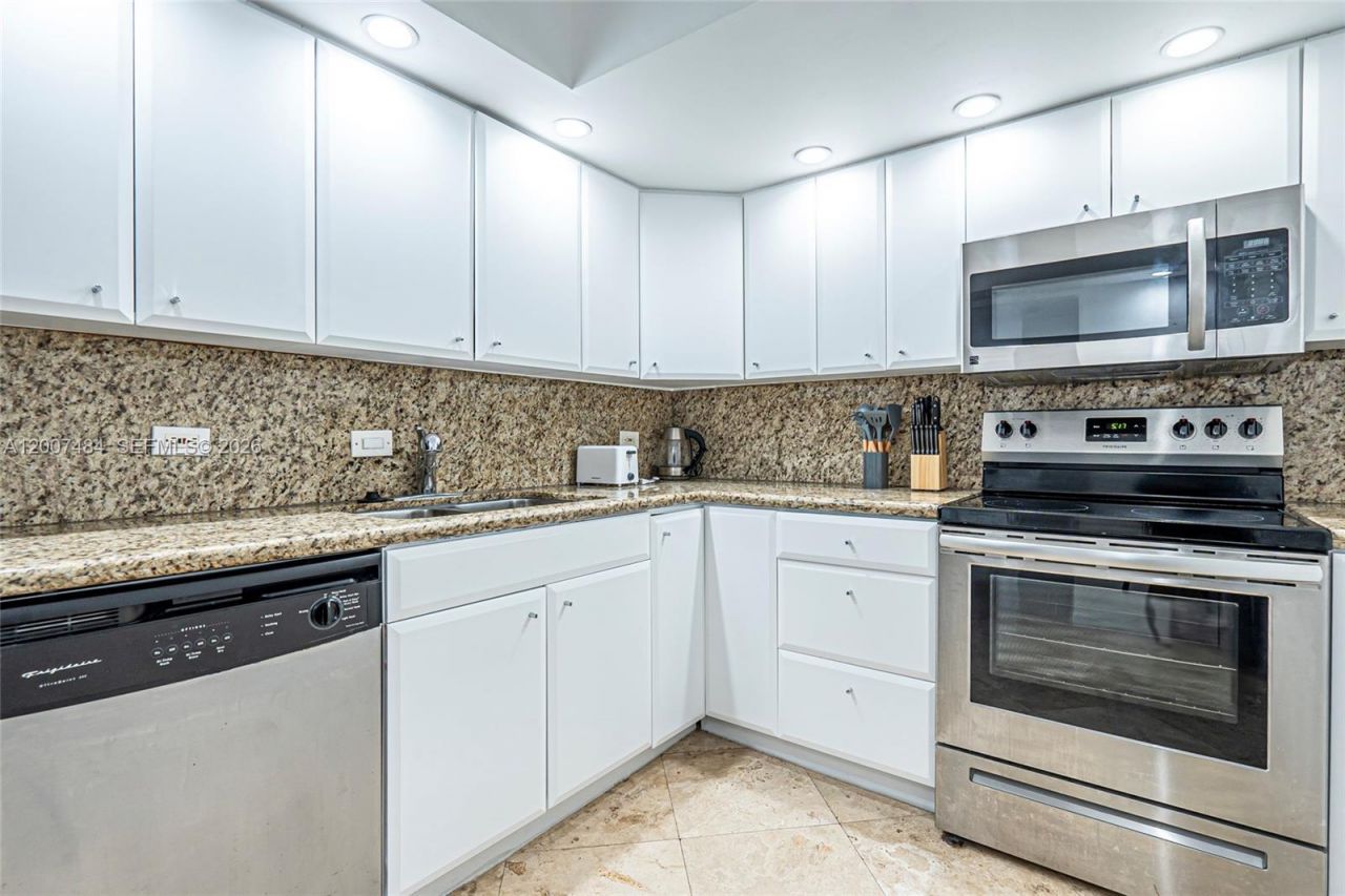 20505 E Country Club Dr , Unit 931, Aventura, FL 33180 Photo