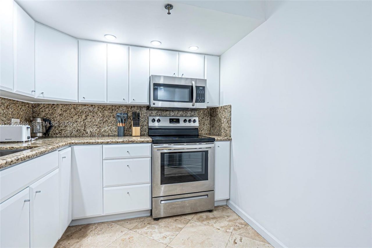 20505 E Country Club Dr , Unit 931, Aventura, FL 33180 Photo