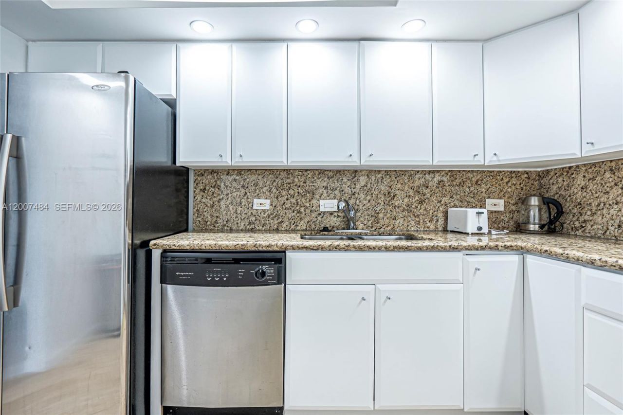 20505 E Country Club Dr , Unit 931, Aventura, FL 33180 Photo
