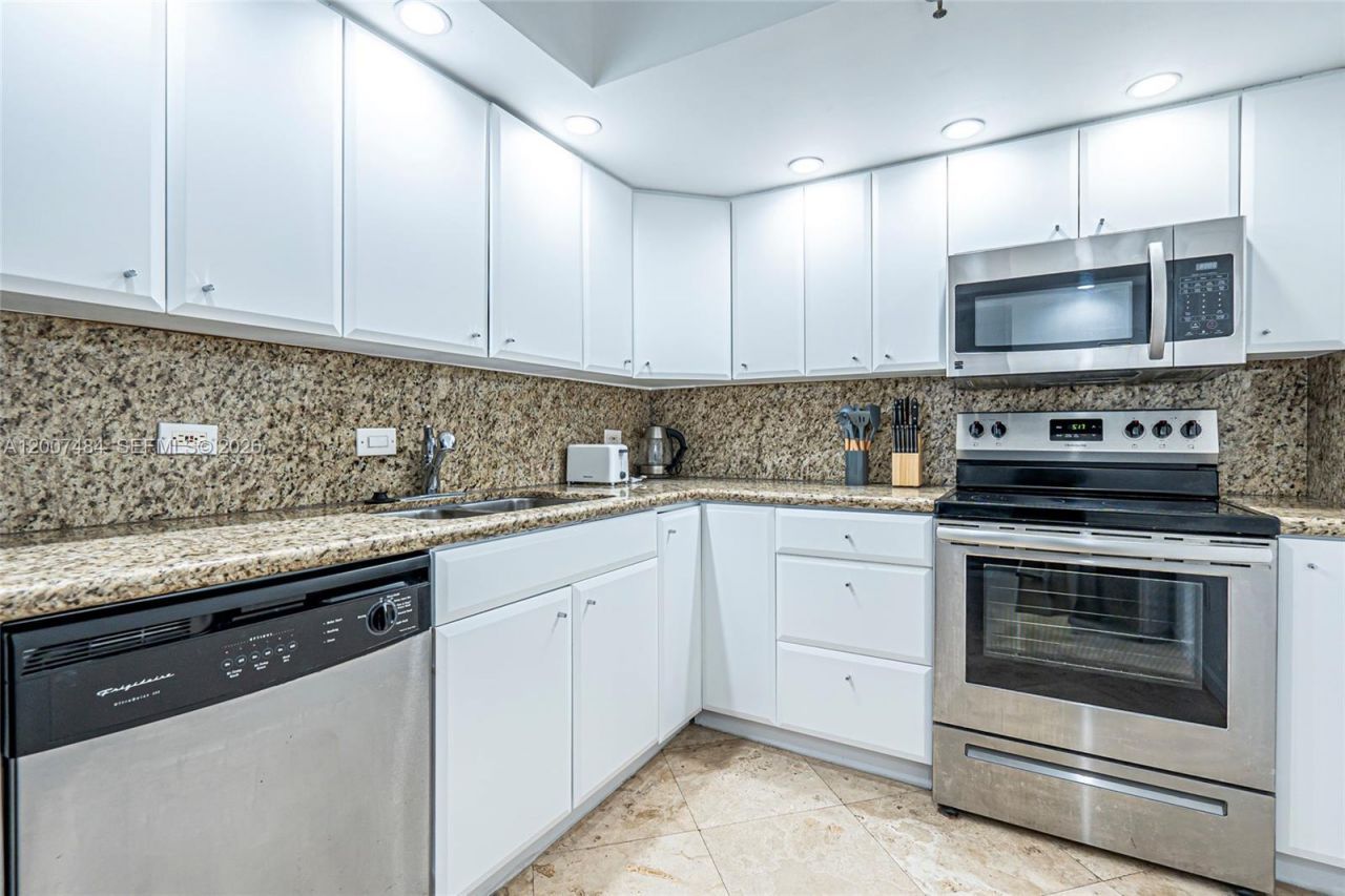 20505 E Country Club Dr , Unit 931, Aventura, FL 33180 Photo
