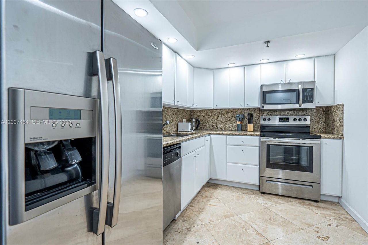 20505 E Country Club Dr , Unit 931, Aventura, FL 33180 Photo