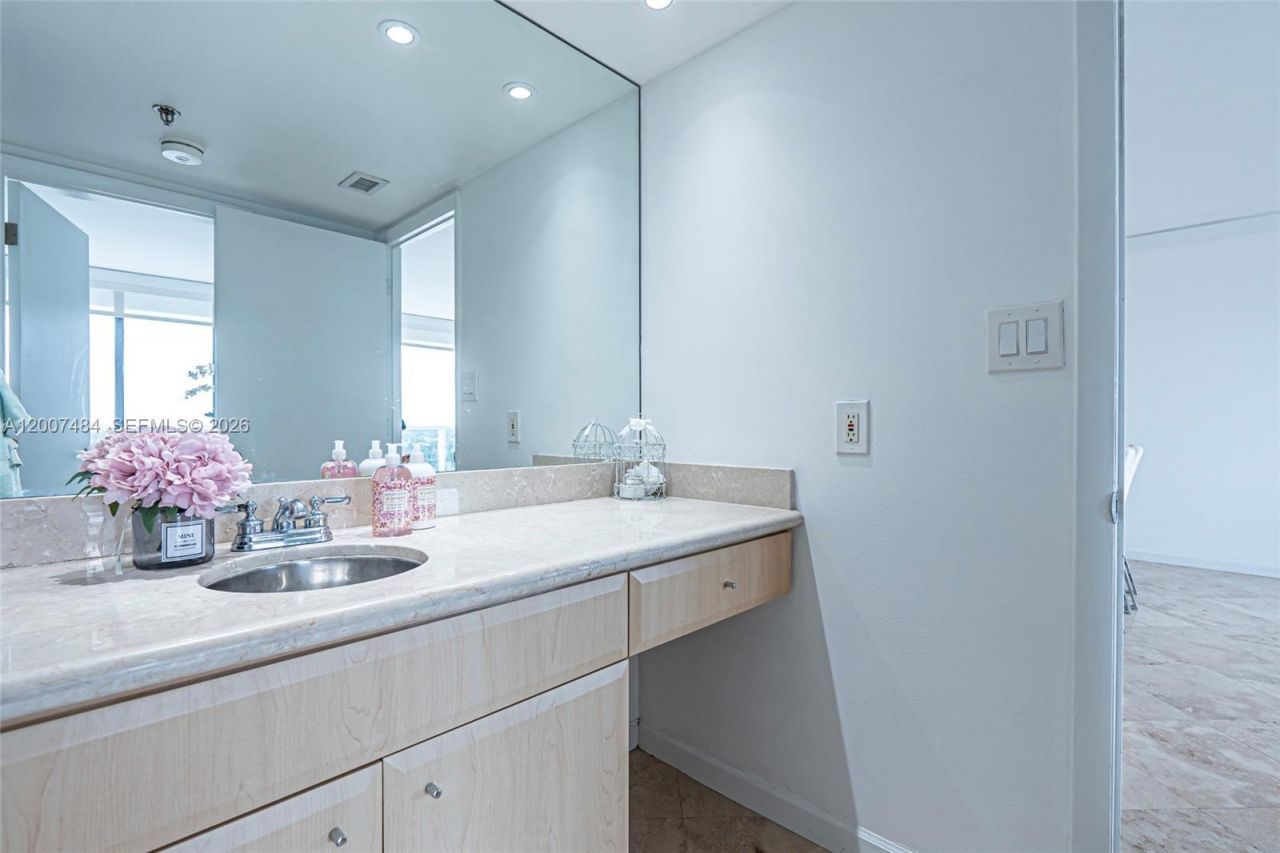 20505 E Country Club Dr , Unit 931, Aventura, FL 33180 Photo