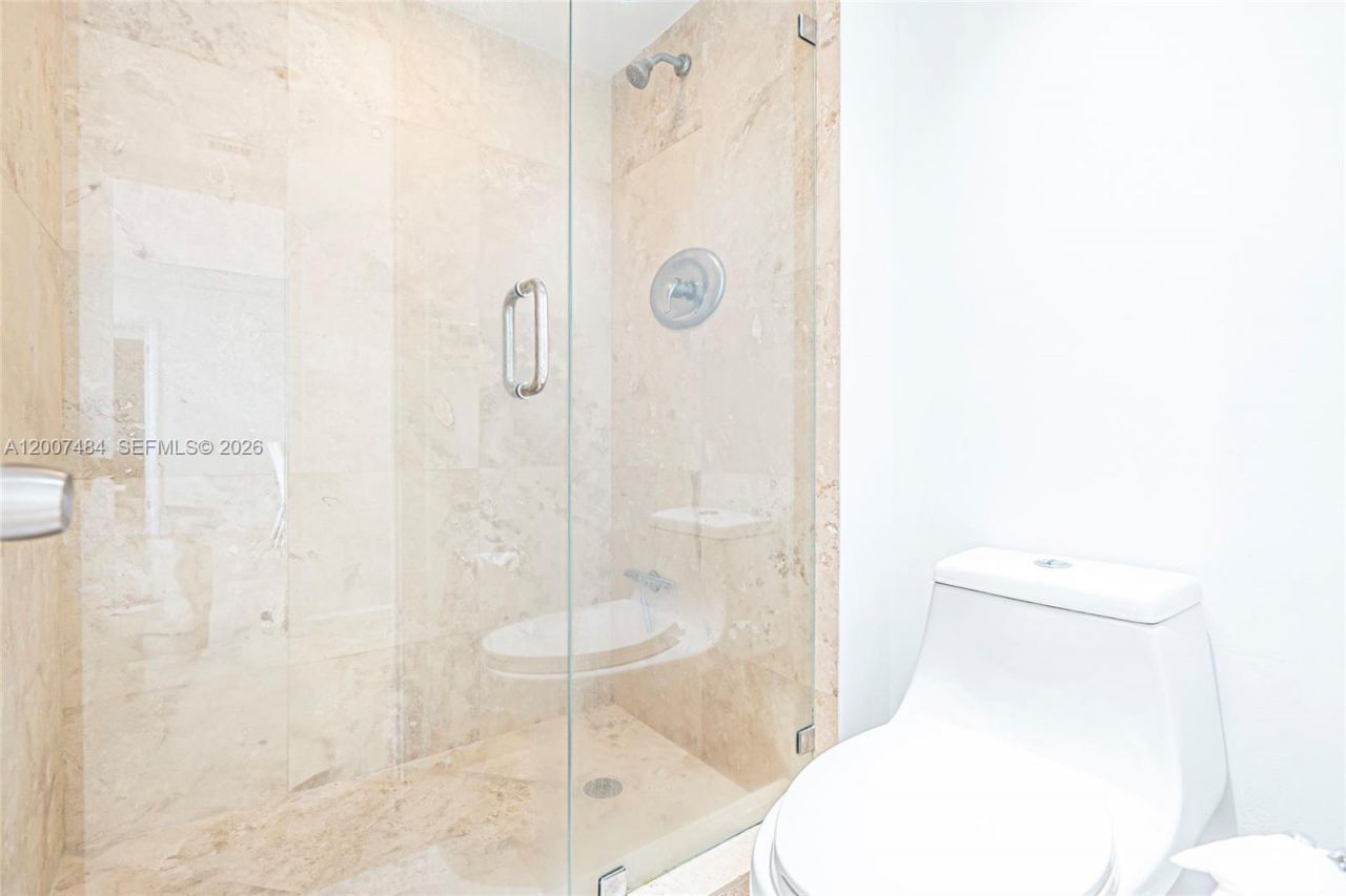 20505 E Country Club Dr , Unit 931, Aventura, FL 33180 Photo