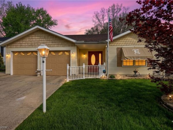 923 Elizabeth Court , Cuyahoga Falls, OH 44221