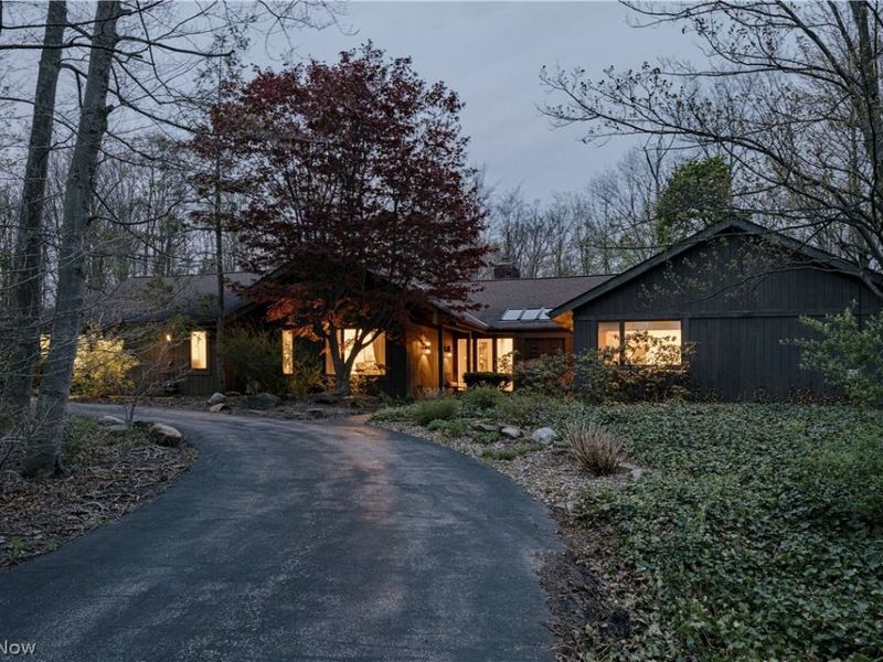 8 Louis Drive, Pepper Pike, OH 44124 Photo 2