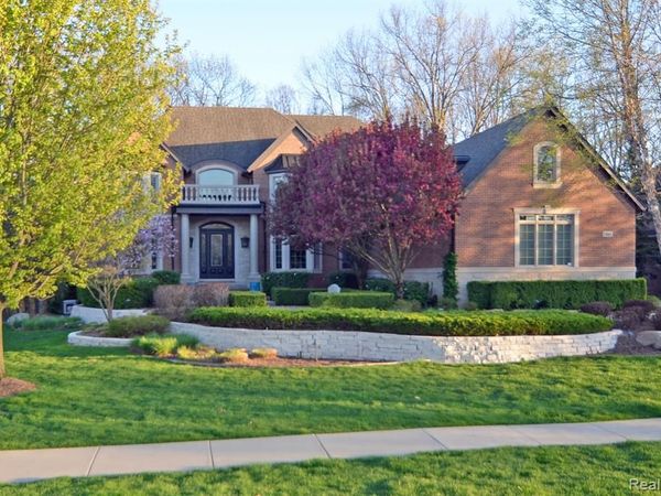 1867 Lincolnshire Drive, Rochester Hills, MI 48309