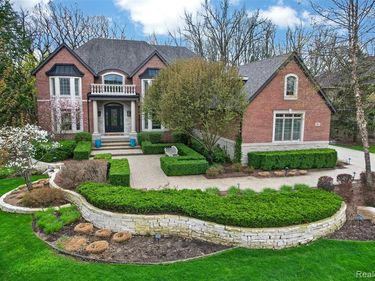1867 Lincolnshire Drive, Rochester Hills, MI 48309