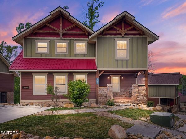 906 Whittlers Way, Gatlinburg, TN 37738