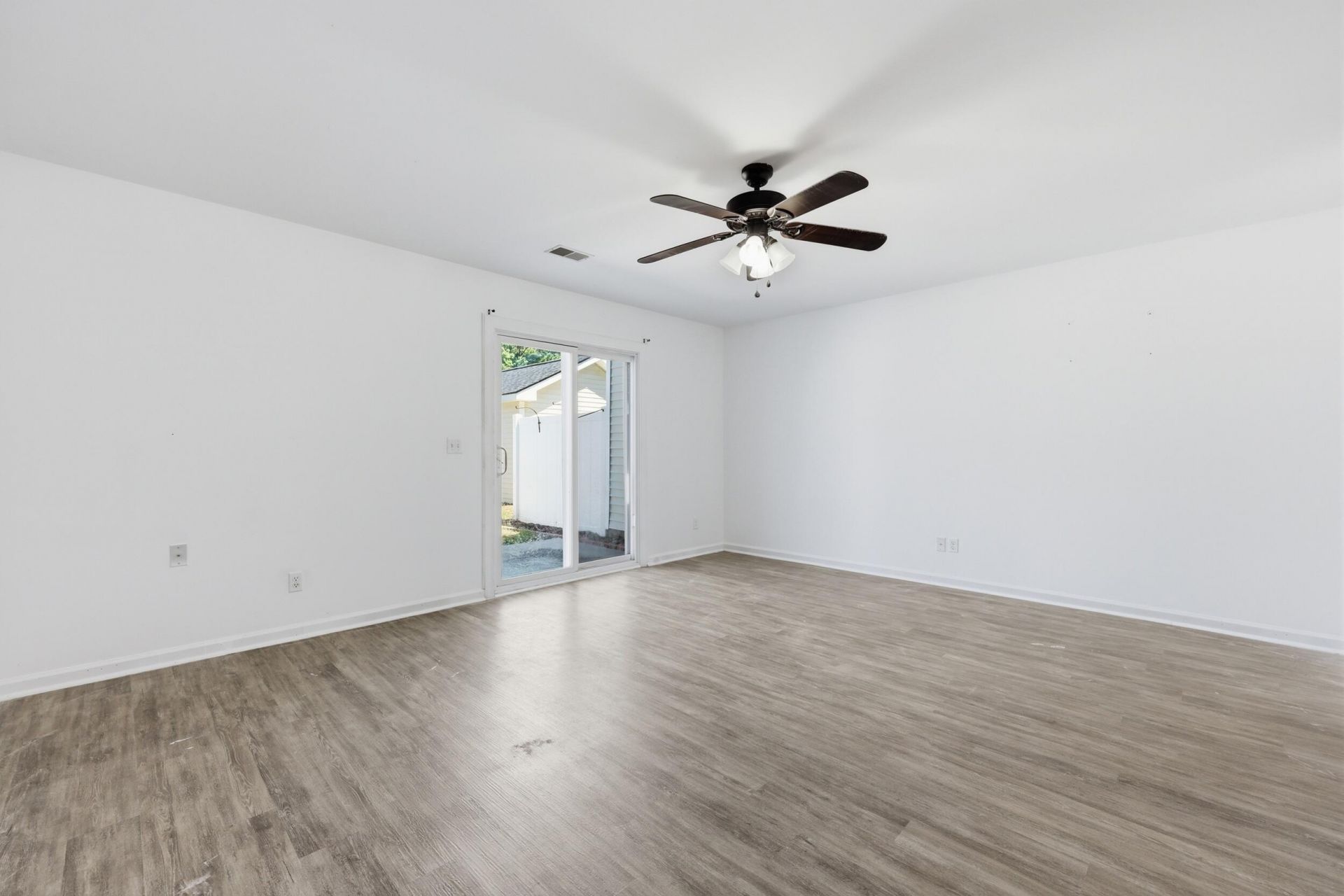 4826 Willow Brook Lane Photo 9