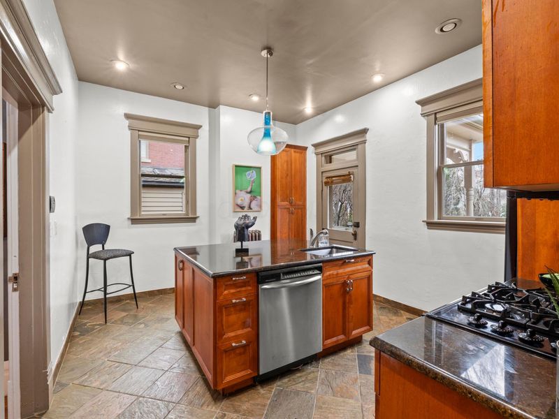 130 Buttles Avenue , Columbus, OH 43215 Photo 54