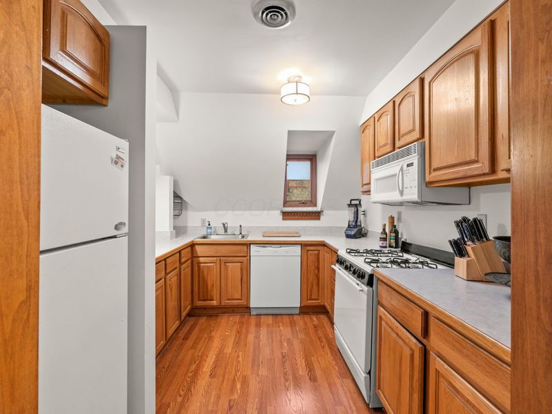 130 Buttles Avenue , Columbus, OH 43215 Photo 69