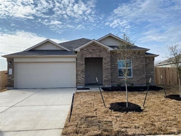 215 Chickasaw LN, Hutto, TX 78634