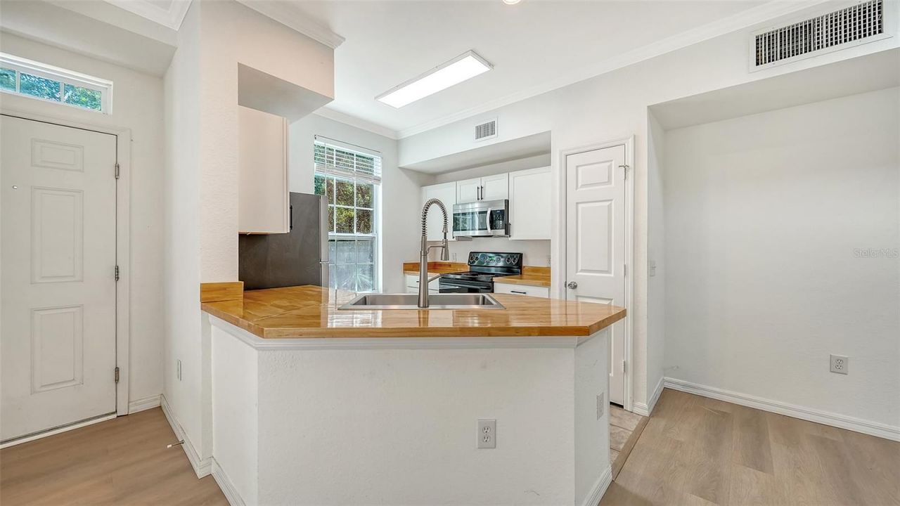 5561 Rosehill Road, Unit 104, Sarasota, FL 34233 Photo