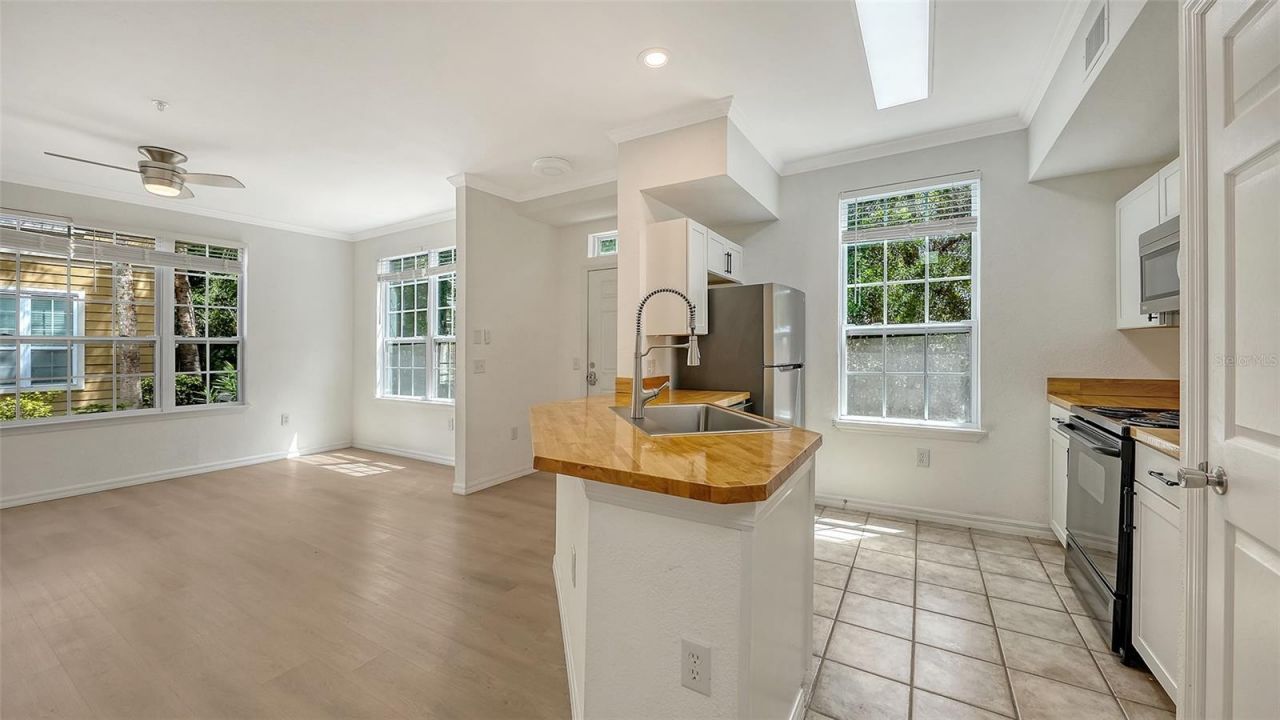 5561 Rosehill Road, Unit 104, Sarasota, FL 34233 Photo