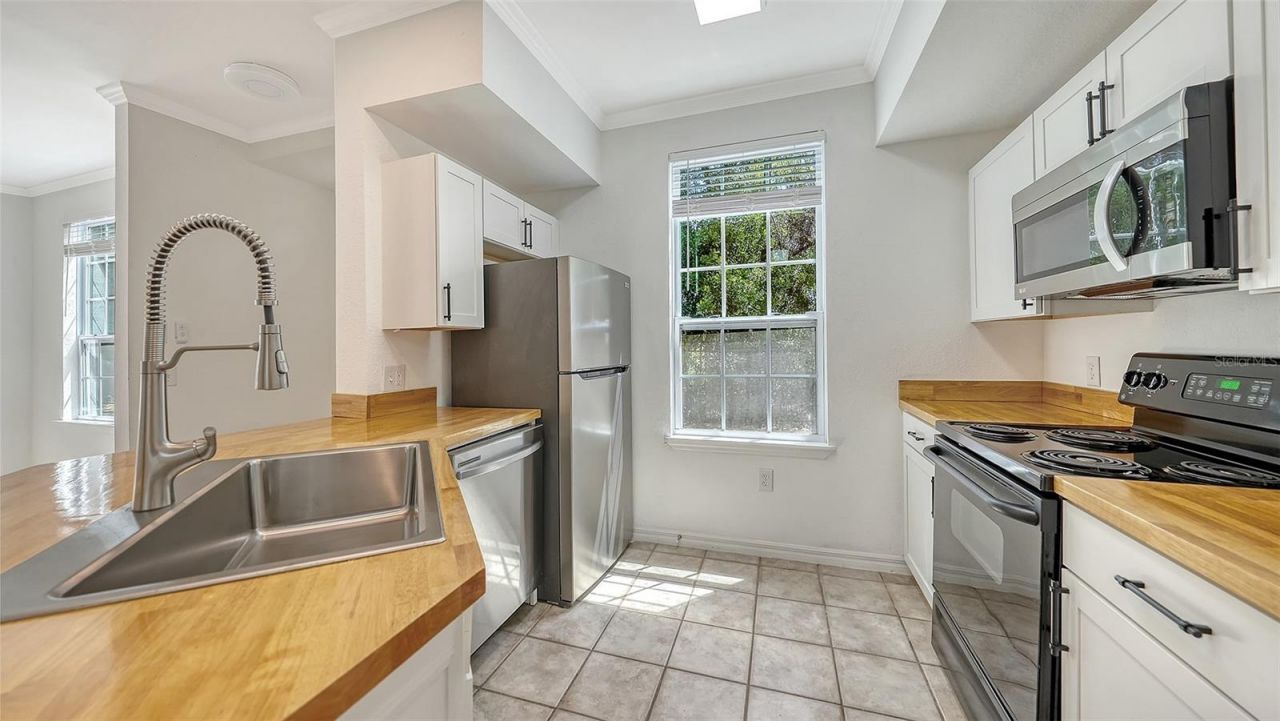 5561 Rosehill Road, Unit 104, Sarasota, FL 34233 Photo