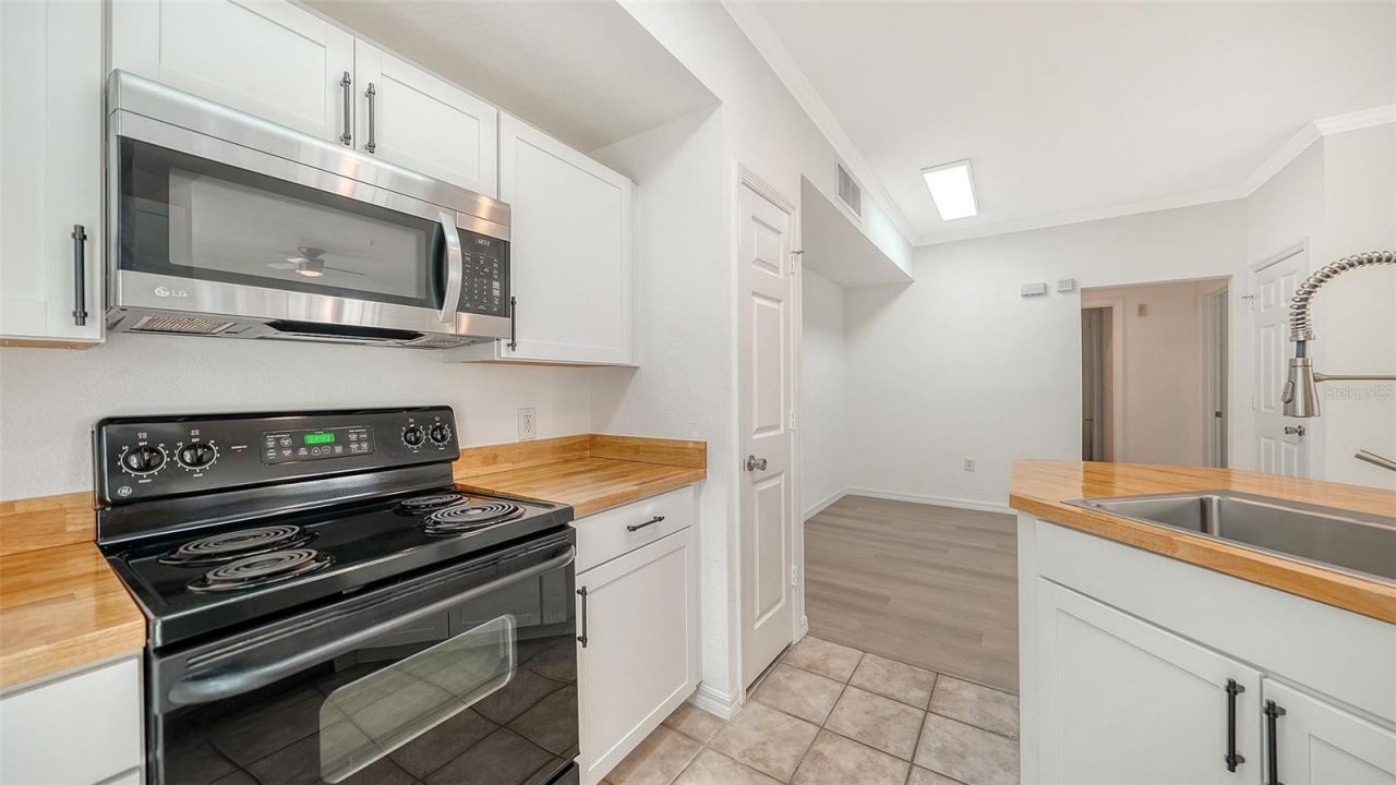 5561 Rosehill Road, Unit 104, Sarasota, FL 34233 Photo