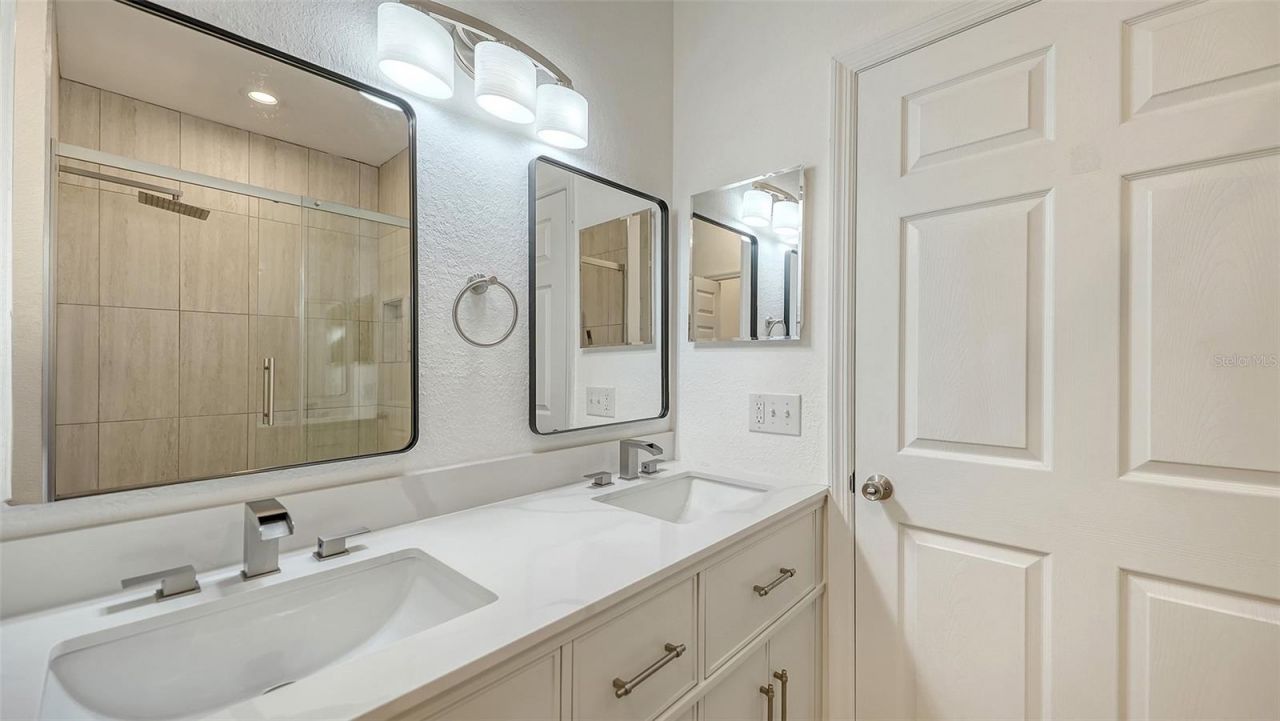 5561 Rosehill Road, Unit 104, Sarasota, FL 34233 Photo