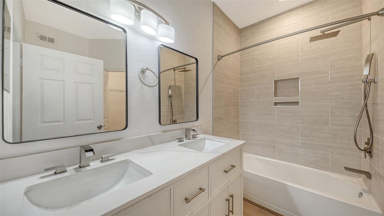 5561 Rosehill Road, Unit 104, Sarasota, FL 34233 Photo