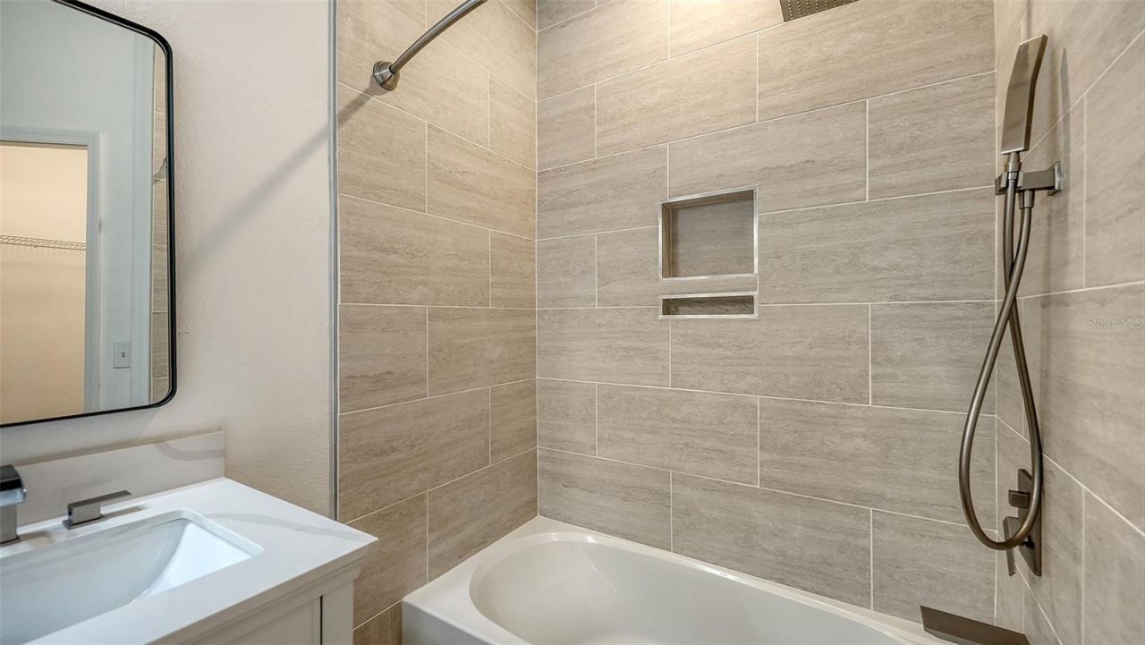 5561 Rosehill Road, Unit 104, Sarasota, FL 34233 Photo