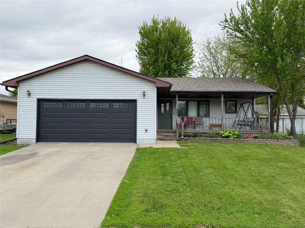 716 S 5th Avenue E, Newton, IA 50208