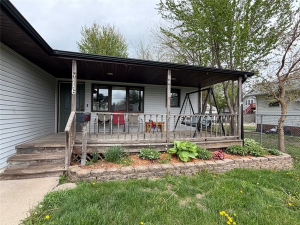 716 S 5th Avenue E, Newton, IA 50208