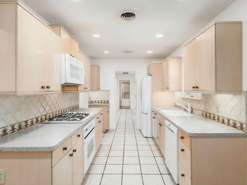 4393 Donington Road, Columbus, OH 43220 Photo 15