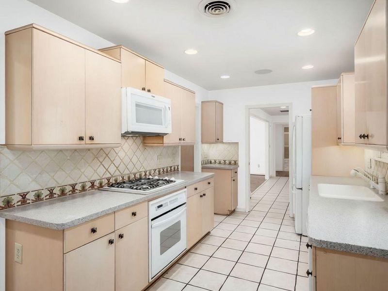 4393 Donington Road, Columbus, OH 43220 Photo 16