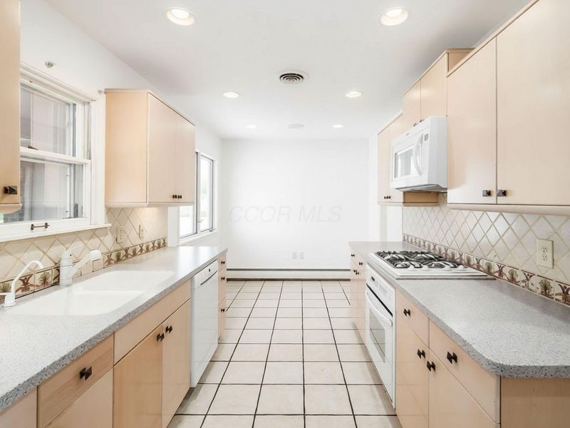 4393 Donington Road, Columbus, OH 43220 Photo 17