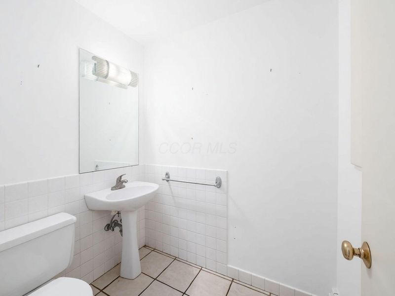 4393 Donington Road, Columbus, OH 43220 Photo 28