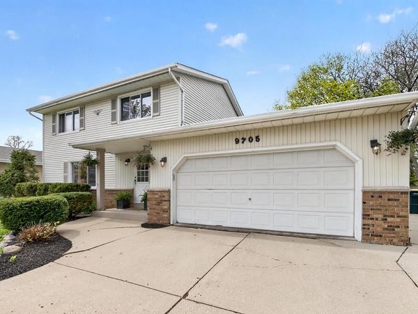 9705 S Veronica DRIVE, Oak Creek, WI 53154