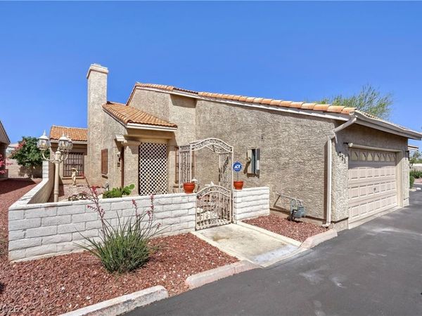 251 N Cimarron Road , Las Vegas, NV 89145